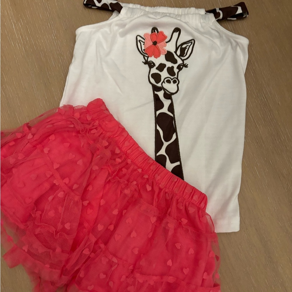 New Girls Giraffe Outfit from Gymboree